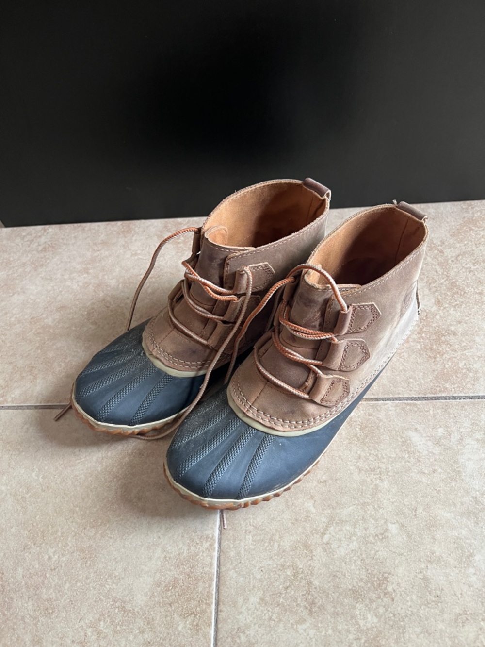 Sorel Brown and Black Duck Boots - Lace-Up Waterproof Style size 9